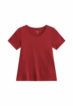 Effen rood shirt met korte mouwen en ronde hals, plat neergelegd met zichtbare stiksels op mouwen en zoom tegen een witte achtergrond.