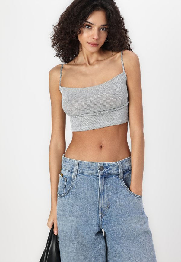 SKATER HIGH RISE LOOSE - Relaxed fit jeans3