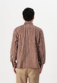 Marimekko JOKAPOIKA UNISEX - Bluza z gumbi - brown