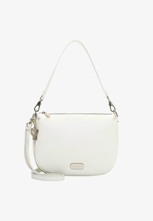 Bílá kabelka přes rameno z umělé kůže se zipovým uzávěrem, stříbrnými kovovými doplňky a nastavitelným popruhem. Obsahuje přívěsek ve tvaru srdce.