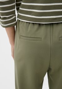 s.Oliver MET ELASTISCHE BAND - Spodnie treningowe