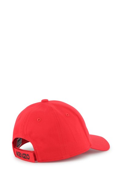 Casquette en coton rouge avec un visière courbée, sangle ajustable à l'arrière et logo "KENZO" brodé à l'arrière. Texture lisse, design décontracté.