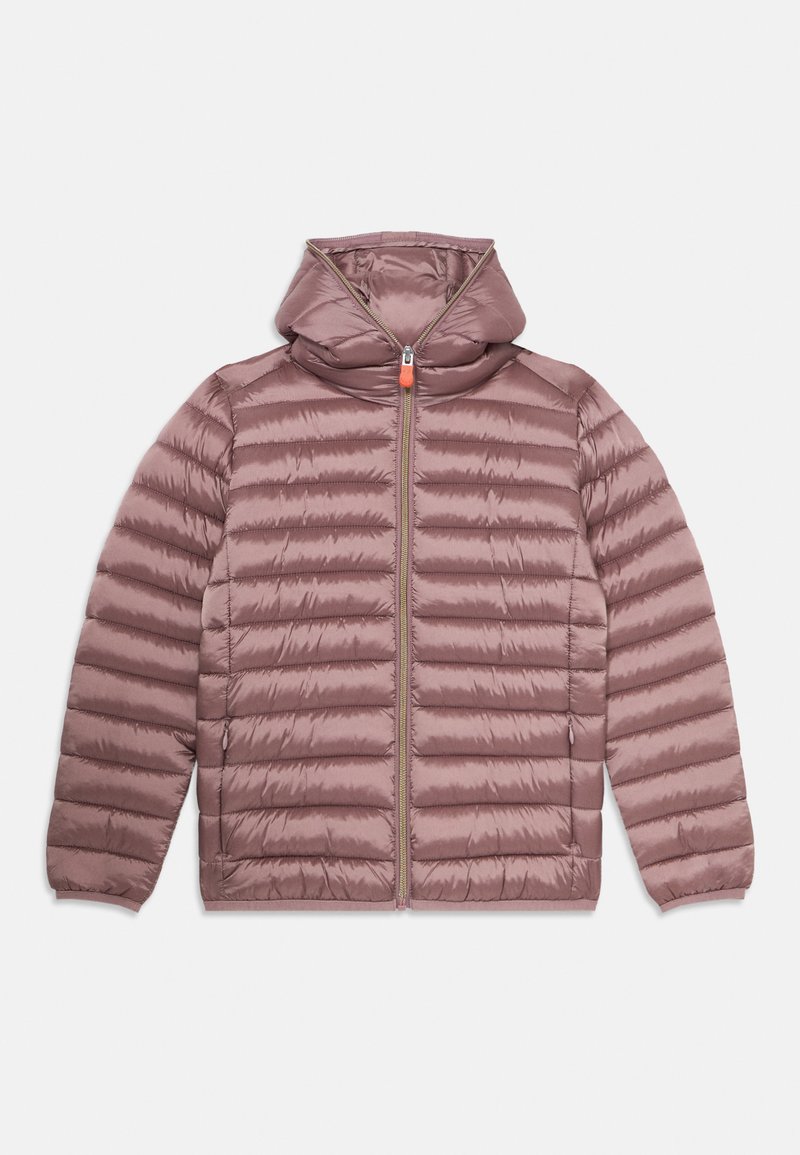 Licht mauve gewatteerde pufferjas met capuchon, lange mouwen, horizontale stiksels, een rits aan de voorkant en zijzakken op een witte achtergrond.