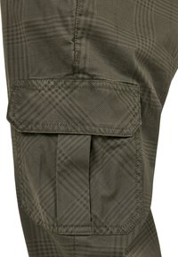 Urban Classics AOP GLENCHECK CARGO JOG PANTS - Cargobyxor - olive