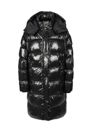 Cappotto imbottito nero con una finitura lucida e trapuntata. Presenta un cappuccio, chiusura frontale con bottoni e due ampie tasche applicate. Vestibilità lunga e rilassata.