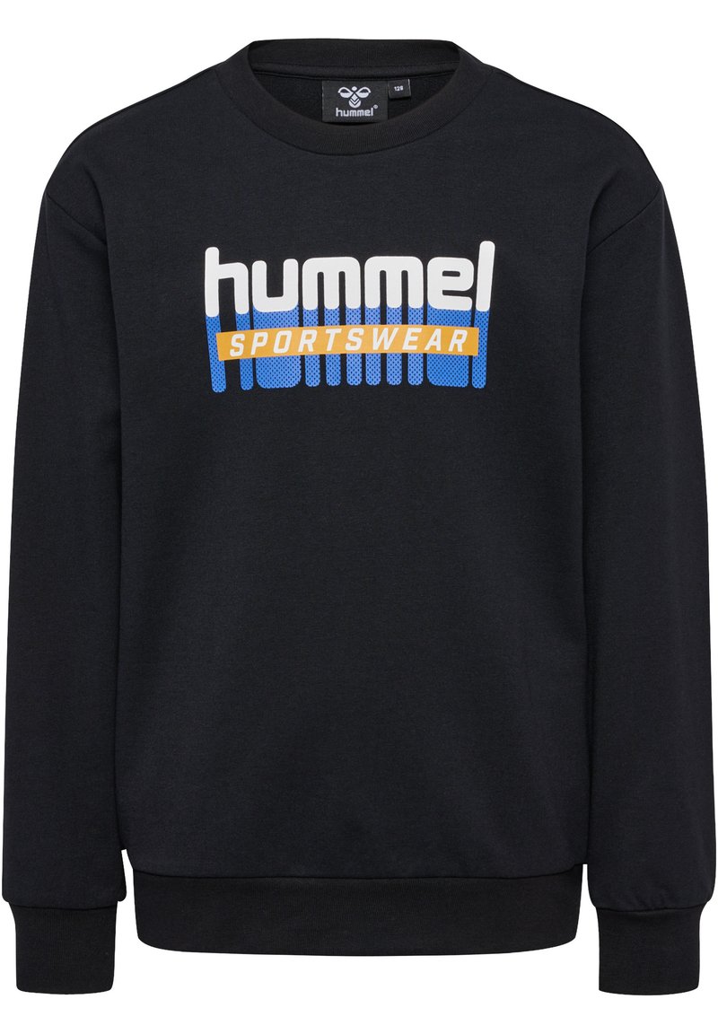 Svart sweatshirt i en bomullsblandning, med rund hals, ribbade ärmslut och en iögonfallande vit, blå och gul "Hummel Sportswear"-logotyp.