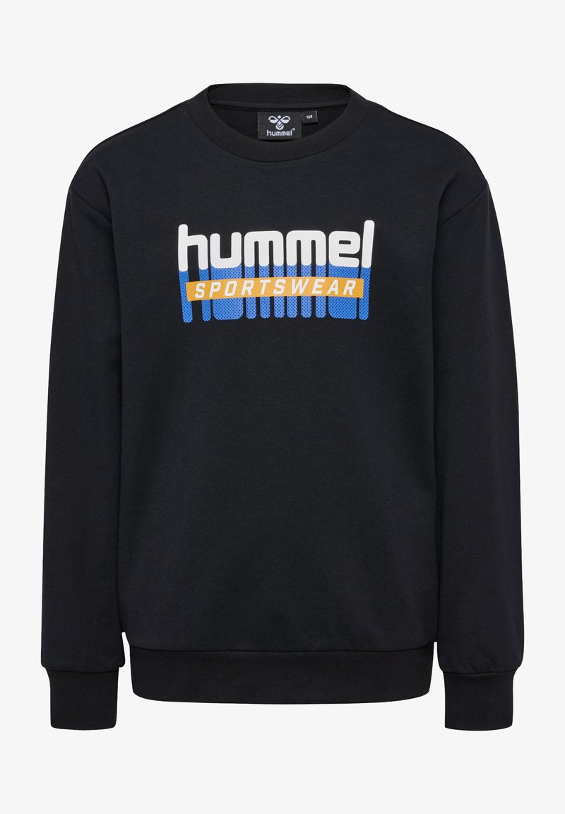 Svart sweatshirt i en bomullsblandning, med rund hals, ribbade ärmslut och en iögonfallande vit, blå och gul "Hummel Sportswear"-logotyp.