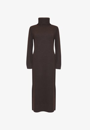Langärmliges, dunkelbraunes Strickkleid mit hohem Rollkragen, seitlichen Schlitzen und gerippten Akzenten am Kragen und den Bündchen.