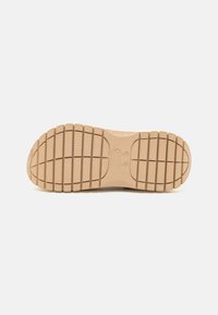 Crocs MEGA CRUSH UNISEX - Saboţi - shitake