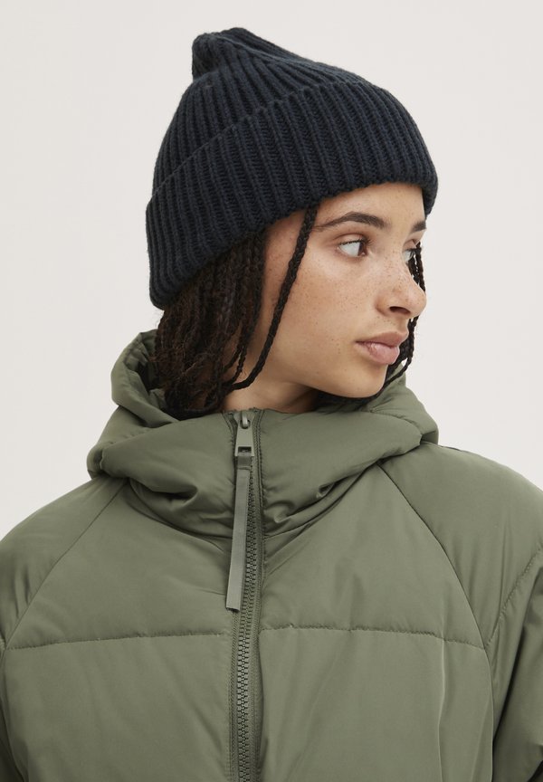 IHHelma - Beanie - total eclipse2