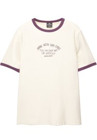 Crèmekleurig t-shirt met paarse geribbelde ronde hals en mouwboorden. Voorzien van geborduurde tekst op de voorkant. Casual pasvorm en korte mouwen.
