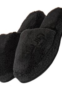 Svarta plyschtofflor med en mjuk, texturerad yta och öppen tådesign. Har ett präglat märke på ovansidan. Rundad form, i tygmaterial.