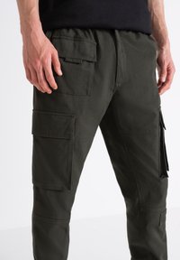 Antony Morato DYLAN REGULAR FIT - Cargobroek - dark army