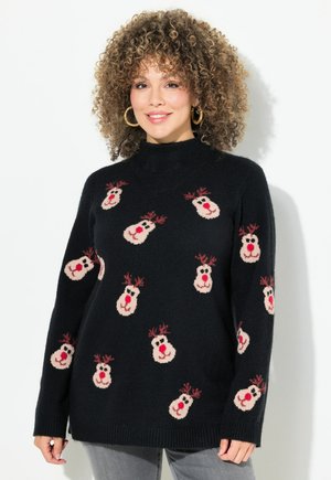 Schwarzer Pullover mit hohem Kragen, der ein Muster von hellen Rentierköpfen mit roten Nasen und Geweihen zeigt; gerippte Bündchen.