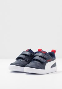 Puma COURTFLEX UNISEX - Sneakers basse - peacoat/high risk red