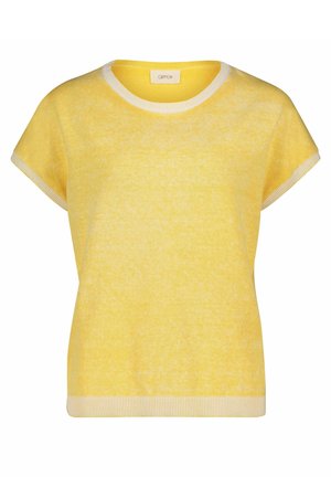 Gul striktop med korte ærmer, rund halsudskæring og lys beige kant ved krave, ærmekanter og nederst.