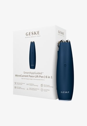 GESKE MicroCurrent Face-Lift pen med dobbelte metalsfærer i marineblå, vist sammen med sin hvide SmartAppGuided emballage.