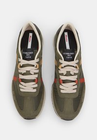 Bata Sneaker low - verde