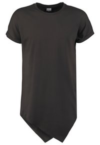 Camiseta negra de manga corta fabricada en tejido suave, con un dobladillo curvado y un corte casual con mangas enrolladas.