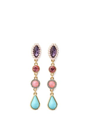 Oorbellen met goudkleurige druppel, met paarse ovale steen, roze ronde steen, omringd door roze stenen en turkoois druppelvormige edelstenen.