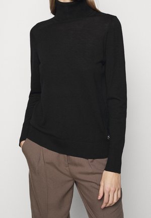 Maglione nero a collo alto realizzato in tessuto a maglia leggero, caratterizzato da maniche lunghe e una silhouette aderente. Texture liscia con dettagli delle cuciture sottili.