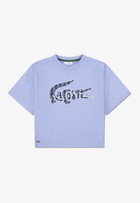Lacoste MONOGRAM TEE - T-shirt med print - delphinium
