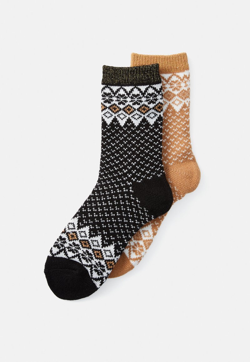 Dois pares de meias: um par preto com padrão geométrico branco e laranja, e um par castanho claro com padrão de diamante branco.