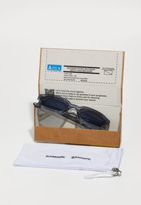 Samsøe Samsøe SACOBY SUNGLASSES UNISEX - Occhiali da sole - transparent grey