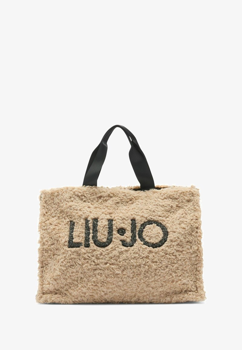 Borsa beige in tessuto plush con superficie texturizzata, caratterizzata da un logo nero "LIU·JO" sul davanti e doppi manici neri.