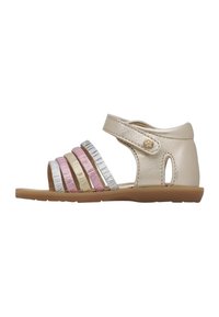 Sandali in pelle dorata con quattro strisce verticali colorate in rosa, argento, giallo e rame. Presentano una strap in Velcro e suola piatta.