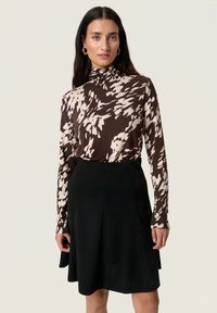 Soaked in Luxury SLHANADI PRINTED ROLLNECK LS - Longsleeve - chocolate torte leave print