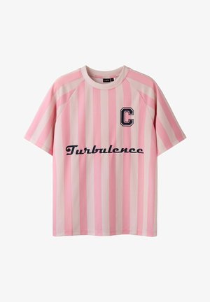 Kortärmelig roze en lichtroze verticaal gestreept overhemd met zwarte "C" patch en "Turbulence" tekst op de voorkant.