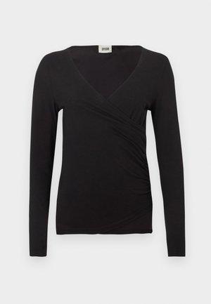 Haut cache-coeur à manches longues noir en tissu doux et léger. Il présente un décolleté en V profond et un léger froncé sur le côté pour une forme ajustée.