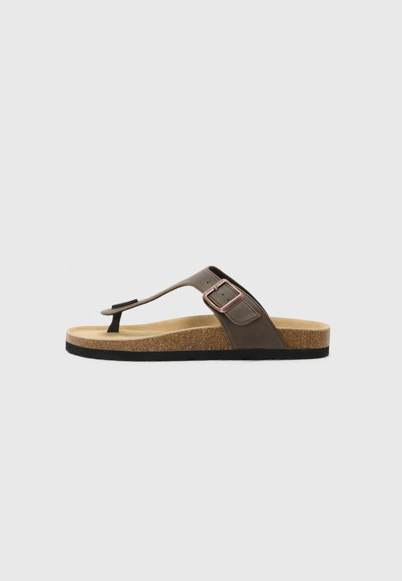 Brune flip-flop sandal med en kork-fodbed, læderremme og en metalspænde-detalje. Flad sål med en tekstureret finish for godt greb.