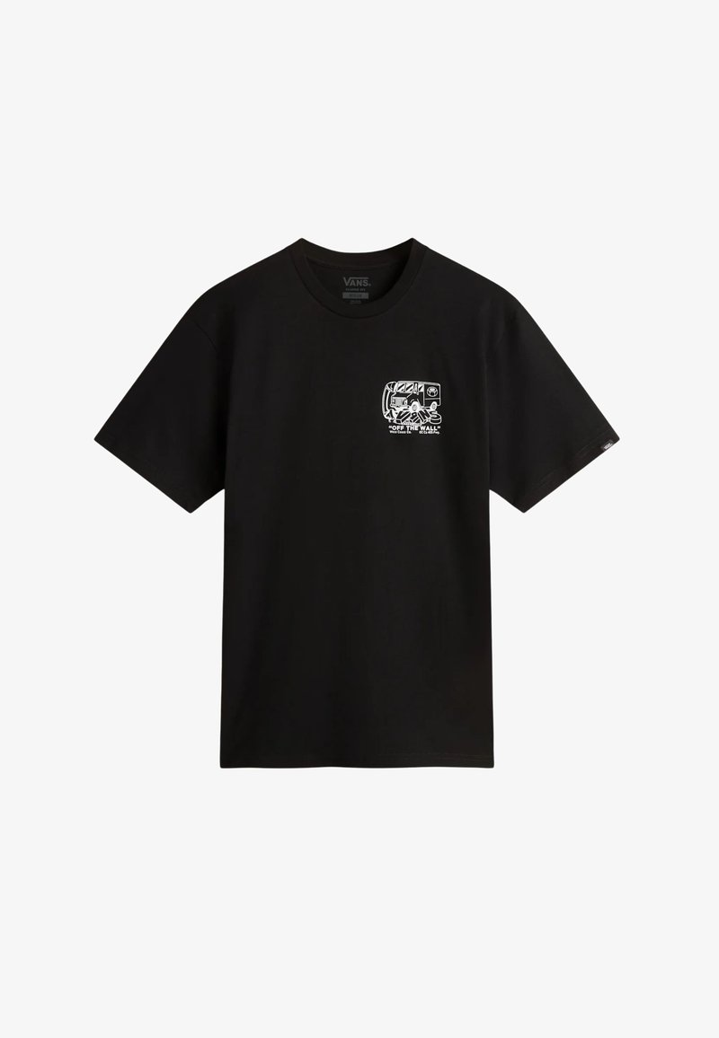 Camiseta de algodón negra con cuello redondo. Presenta una impresión gráfica blanca en el lado izquierdo del pecho, con texto y diseños en estilo de dibujo animado.