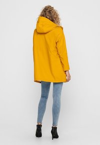 ONLY ONLSALLY RAINCOAT - Wintermantel - golden yellow