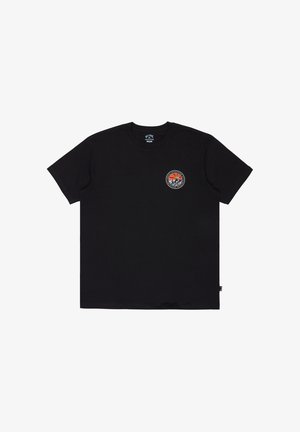 T-shirt nera in cotone con scollo rotondo, maniche corte e un vivace logo circolare che presenta dettagli arancioni, rossi e gialli sul petto.