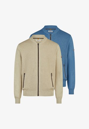 Zwei gestrickte Zip-up-Pullover, einer beige vorne und einer blau dahinter, beide mit vorderen Reißverschlusstaschen sowie gerippten Bündchen und Säumen.