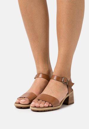 LAGUNA SHORE MID HEEL - Sandály - rust