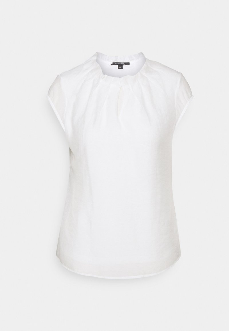 Top corto bianco a maniche corte realizzato in tessuto leggero, con scollatura arricciata e dettaglio a chiave sul davanti. Design liscio e semplice.