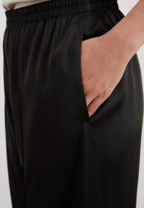 FLUENT JOGGER PLEAT DETAIL, ELASTIC WAIST - Trousers3