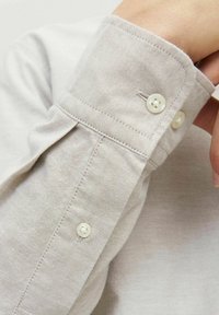 Jack & Jones PREMIUM JPRBLUBROOK OXFORD  NOOS - Vapaa-ajan kauluspaita - summer sand