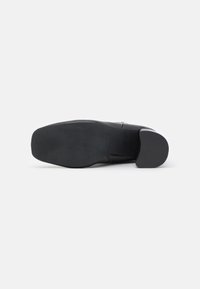 Steve Madden Korolliset nilkkurit - black