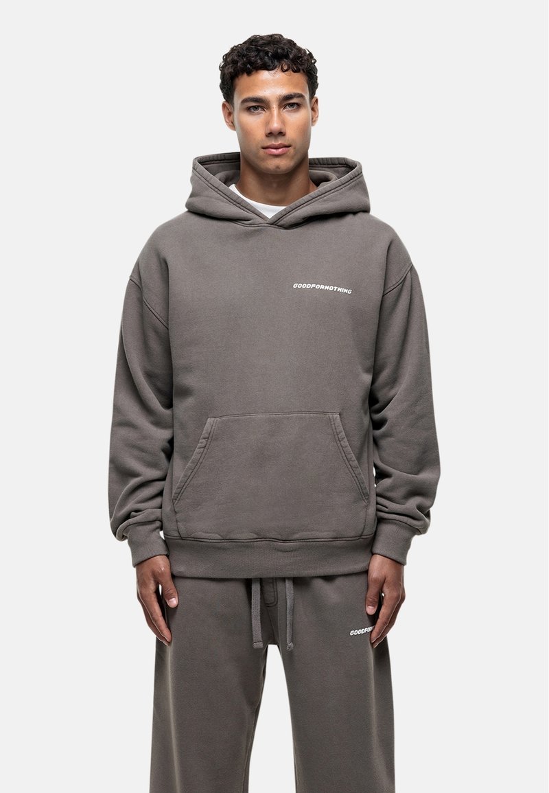 Felpa grigia con cappuccio realizzata in felpa, con tasca frontale, caratterizzata da testo bianco "GOODFORNOTHING" nella zona sinistra del petto.