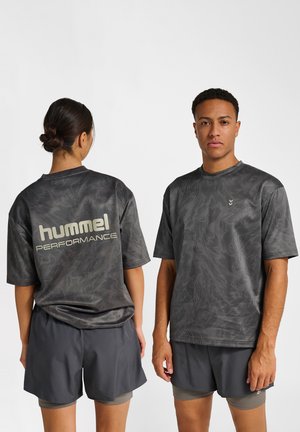 Hummel HIIT LOOSE  - Sport T-shirt - shark