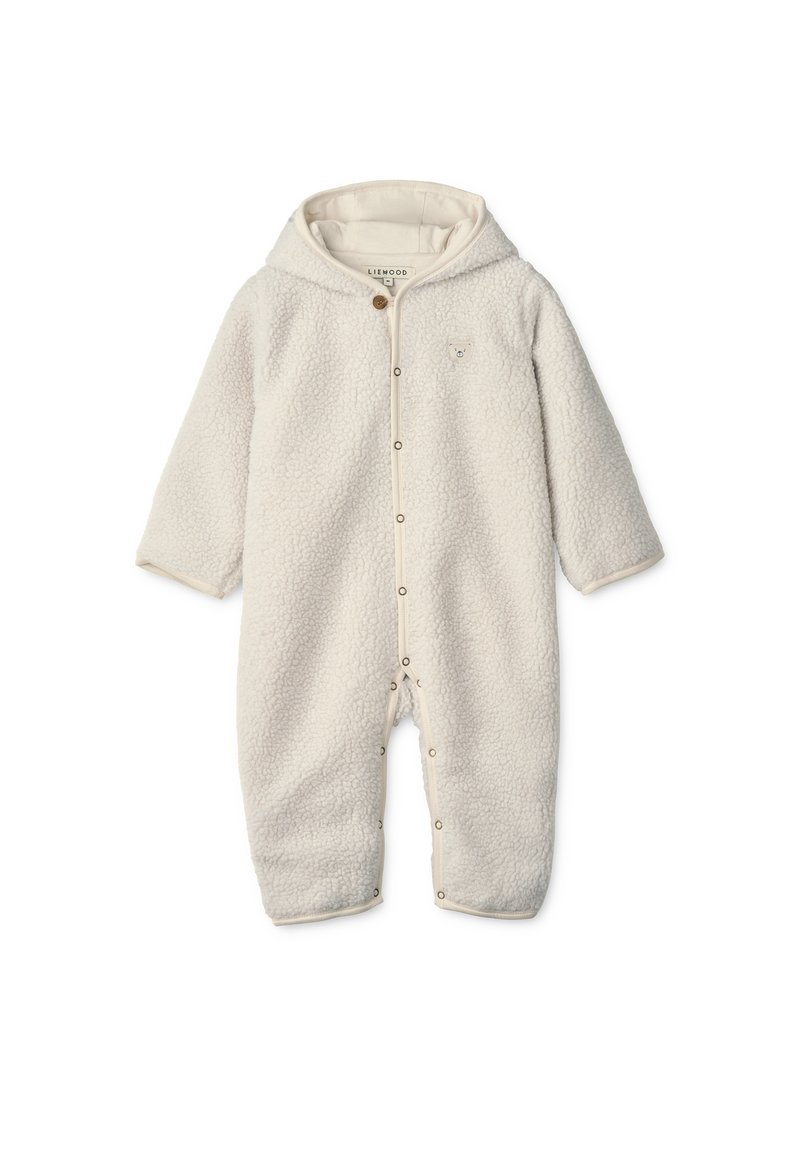 Krémový fleecový overal s kapucí, s uzávěrem na patentky, měkkou texturou a malým medvědím emblémem na hrudi.