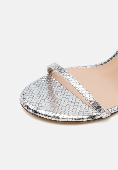Stuart Weitzman NUDISTSONG - Korolliset sandaalit - silver