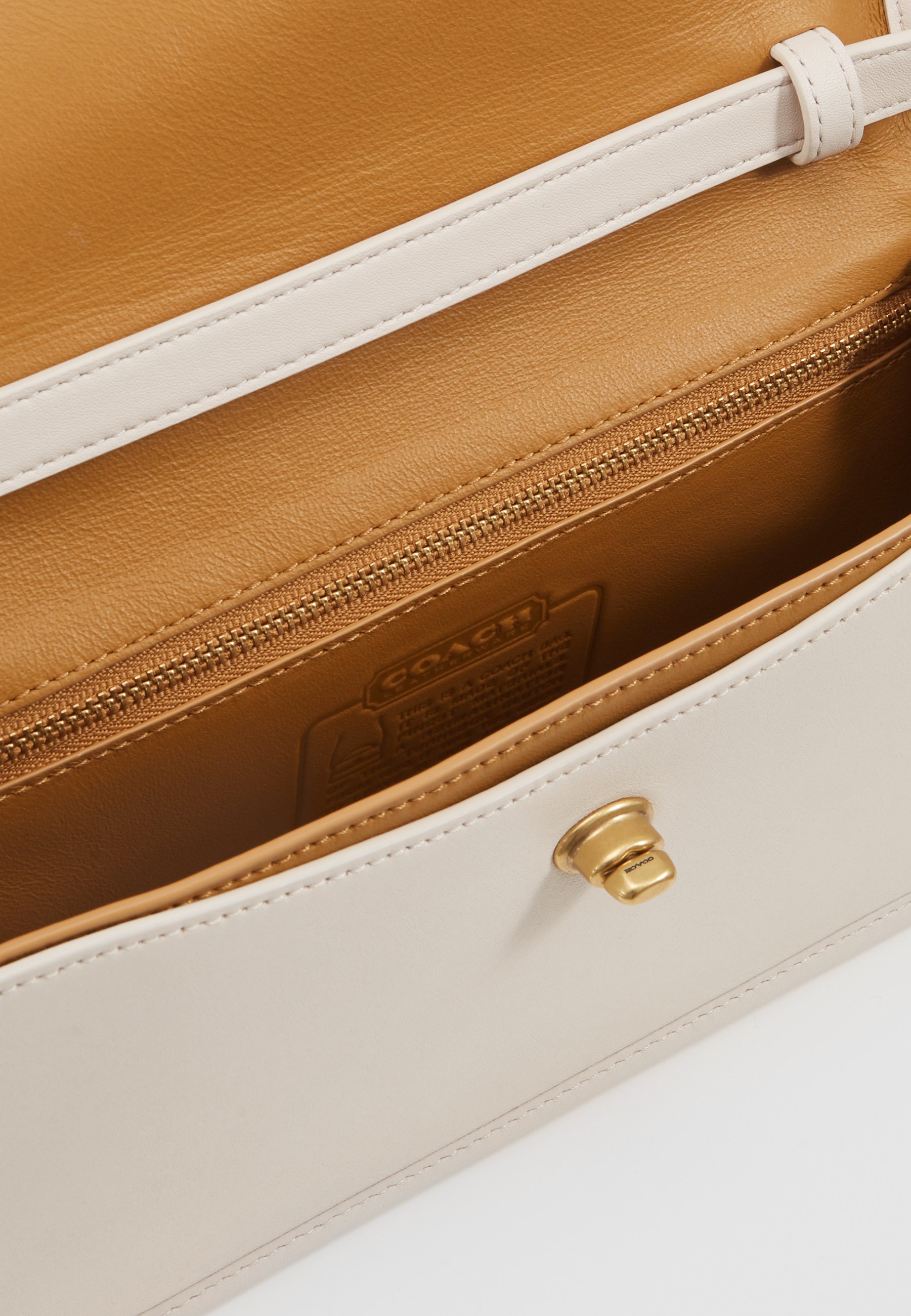 Coach RUNWAY ORIGINALS GLOVETAN TURNLOCK CLUTCH Håndveske Coach RUNWAY ORIGINALS GLOVETAN TURNLOCK CLUTCH Håndveske