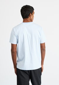 Ellesse HIRST TEE - Marškinėliai su spaudiniu - light blue