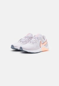 Nike Performance LEGEND ESSENTIAL  - Sapatilha de treino - venice/crimson bliss/crimson tint/ashen slate/light soft pink/white